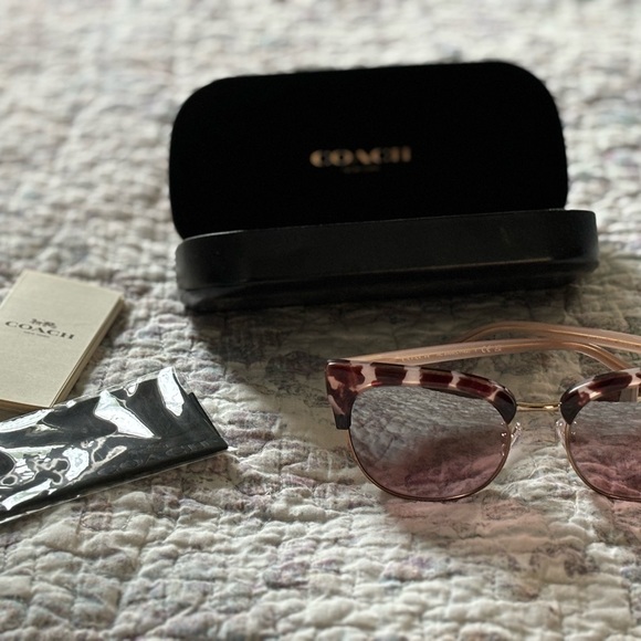 ๐Brand New Coach Cat Eye Sunglasses! ๐ถ๏ธ๐ - Picture 3 of 12